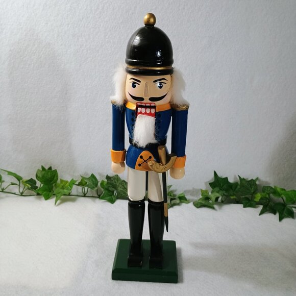 VGUC: Charming Set of 3 Wooden Christmas Nutcrackers Soldiers Holiday Decor 14" - Picture 3 of 12